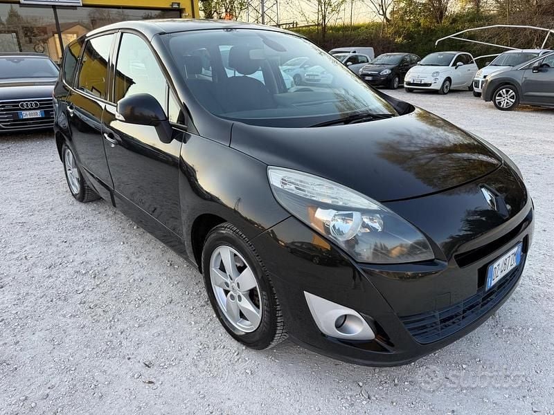 Usata Renault Grand Scénic III Dynamique 110 CV (80 kW) 2010 Marrone Monovolume