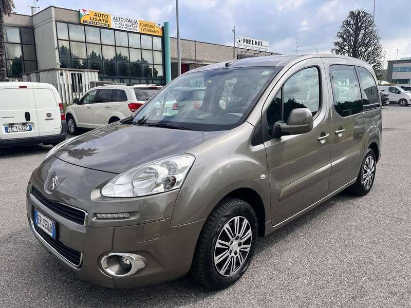 Beige Usata 2013 Peugeot Partner Tepee Active Monovolume | 5900 € (Buon prezzo) - Immagine 1/4