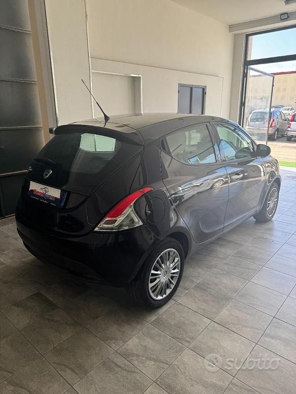 Usata Lancia Ypsilon S 95 CV (69 kW) 2011 Viola Utilitaria
