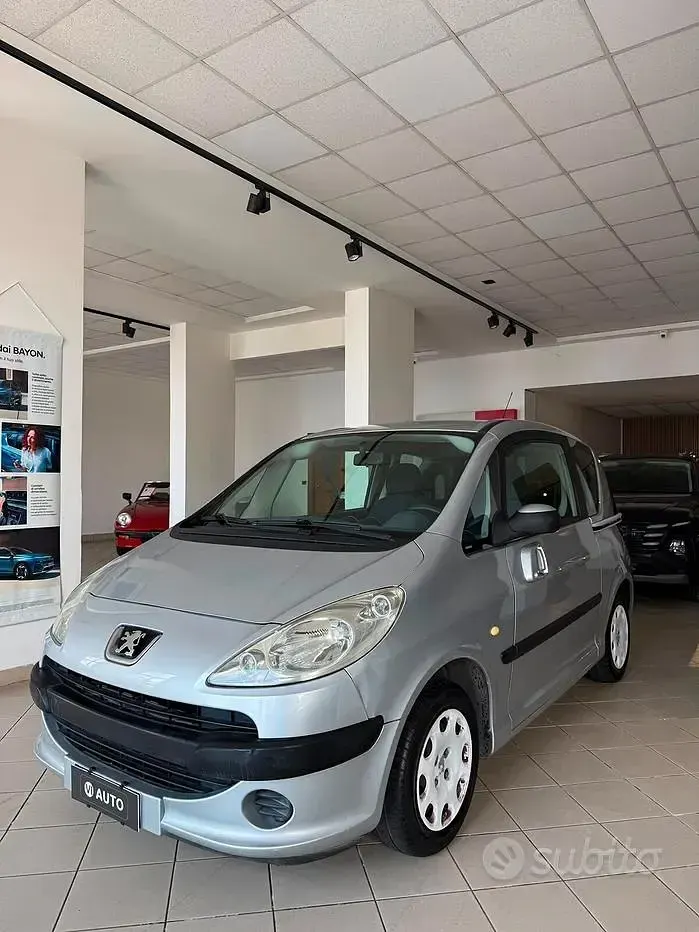 Usata Peugeot 1007 73 CV (53 kW) 2005 Grigio Monovolume