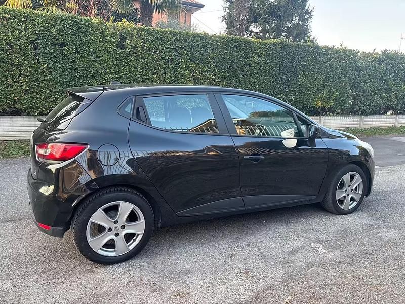 Second-hand Renault Clio IV 75 CP (55 kW) 2013 Negru Hatchback