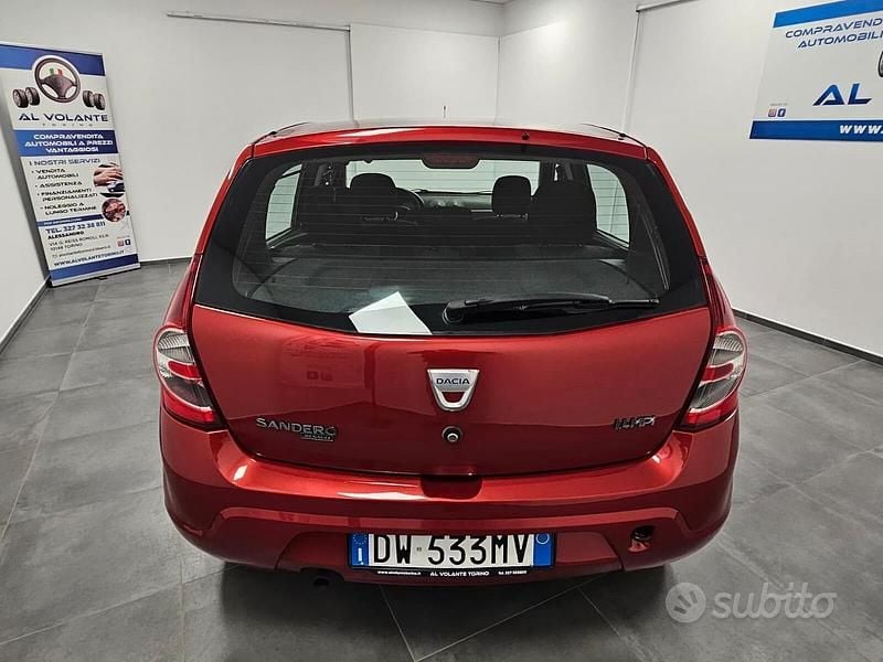 Usata Dacia Sandero Lauréate 75 CV (55 kW) 2009 Rosso Berlina