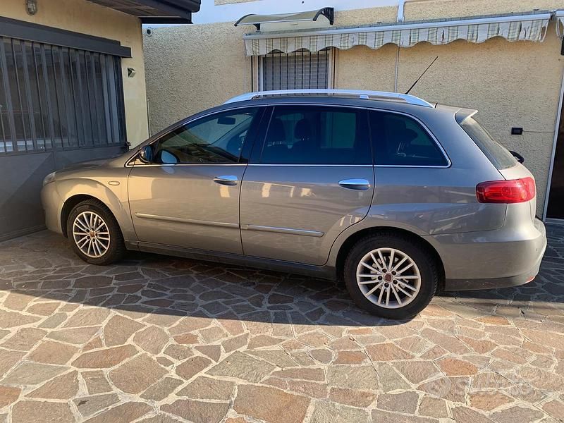 Usata Fiat Croma Dynamic 150 CV (110 kW) 2009 Grigio Monovolume