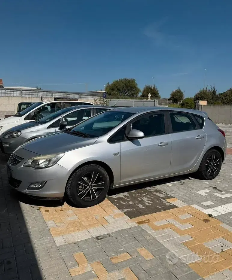 Usata Opel Astra 60 CV (44 kW) 2010 Grigio Berlina