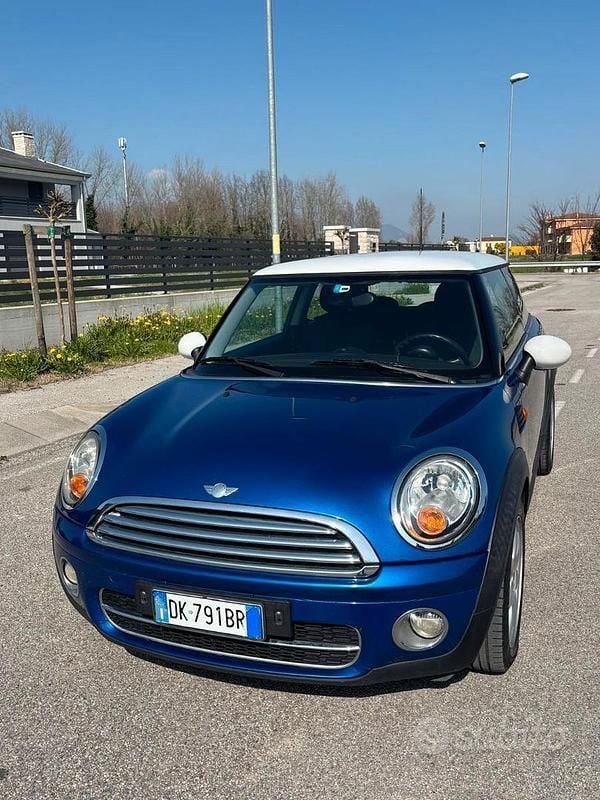 Usata Mini Cooper D 110 CV (80 kW) 2007 Blu Utilitaria