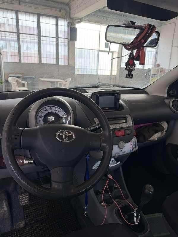 Usata Toyota Aygo Connect Style 73 CV (53 kW) 2011 Utilitaria