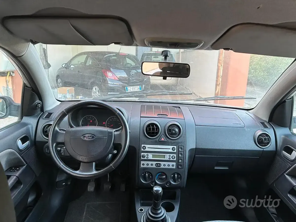 Usata Ford Fusion 80 CV (58 kW) 2004 Grigio Utilitaria