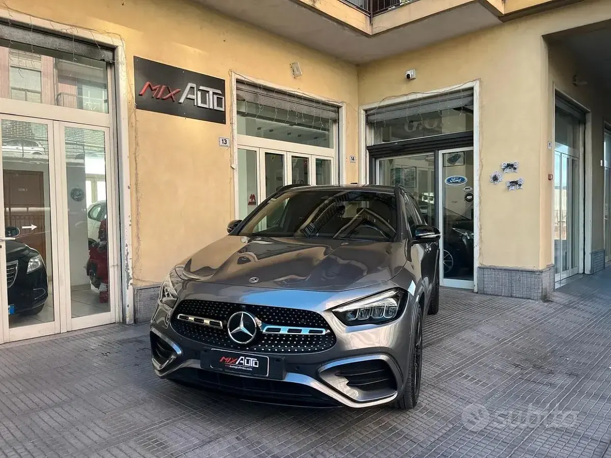 Usata Mercedes GLA200 AMG Line Premium 150 CV (110 kW) 2023 Grigio SUV