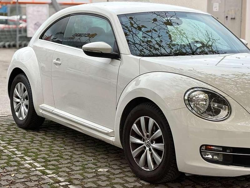 Usata VW Beetle Design 105 CV (77 kW) 2014 Bianco Utilitaria