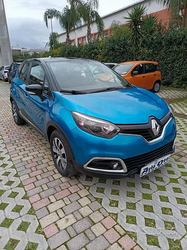 Usata Renault Captur Zen 90 CV (66 kW) 2017 Blu SUV