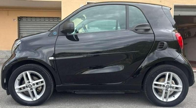 Usata Smart ForTwo Coupé Pure 41 kW (56 CV) 2020 Nero Utilitaria