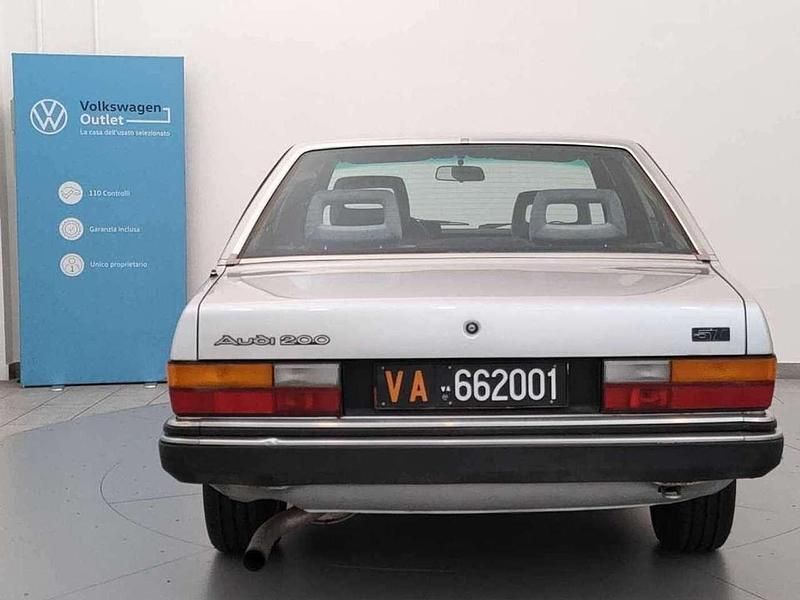 Usata Audi 200 170 CV (125 kW) 1980 Argento metallizzato Berlina