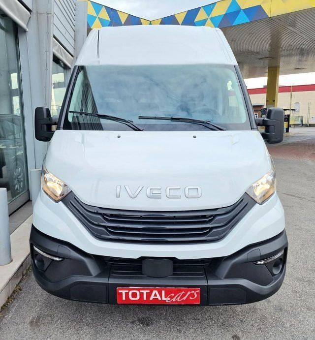 Nuova Iveco Daily 116 CV (85 kW) 2025 Bianco pastello Berlina