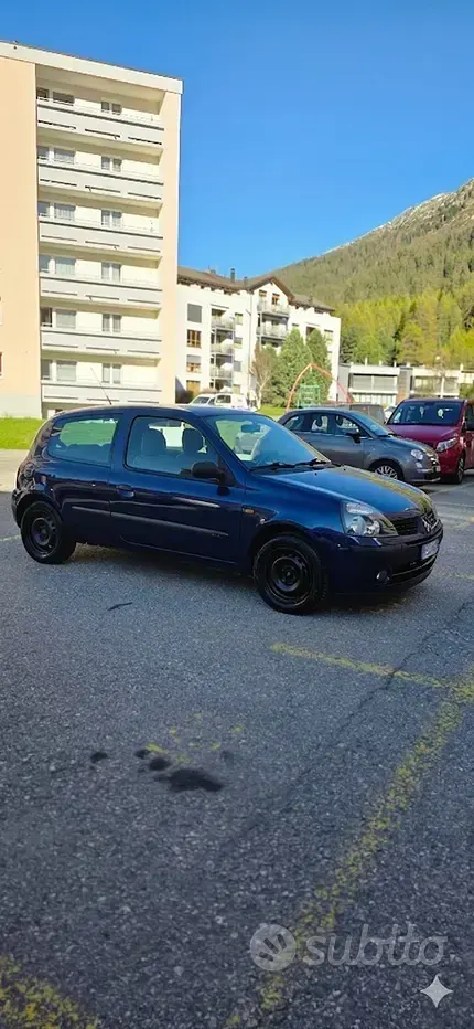 Usata Renault Clio II 58 CV (42 kW) 2004 Bluazzurro Berlina