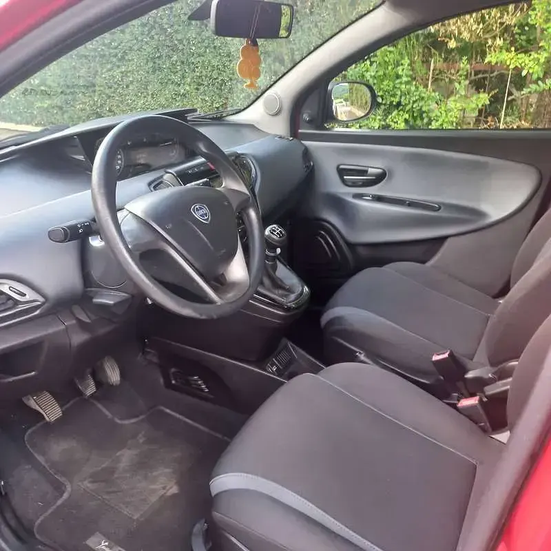 Usata Lancia Ypsilon Gold 69 CV (50 kW) 2016 Rosso Utilitaria