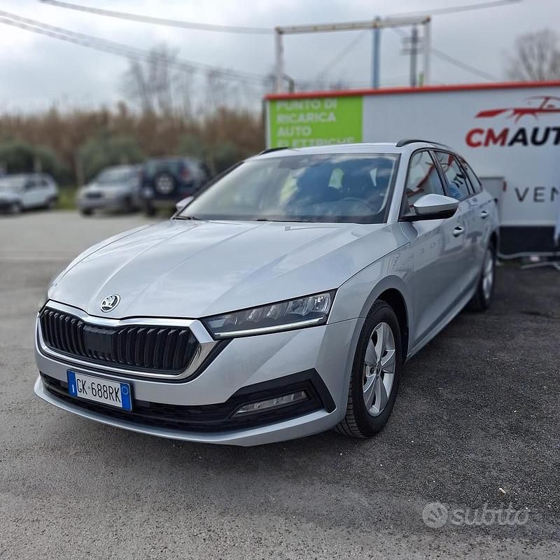 Usado Skoda Octavia G-TEC Style 131 CV (96 kW) 2022 Gris Familiar