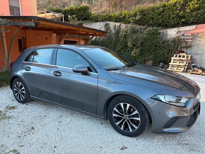 Usata Mercedes A180 116 CV (85 kW) 2021 Grigio Berlina