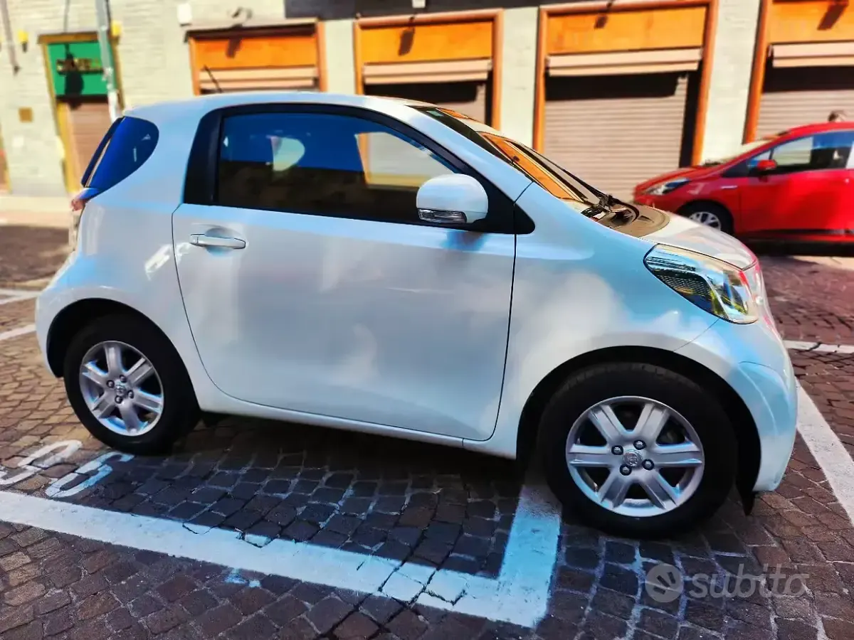 Usata Toyota iQ Sol 68 CV (50 kW) 2010 Utilitaria