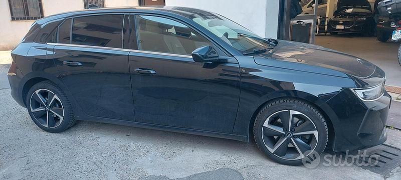Usata Opel Astra Business Elegance 131 CV (96 kW) 2023 Nero Utilitaria