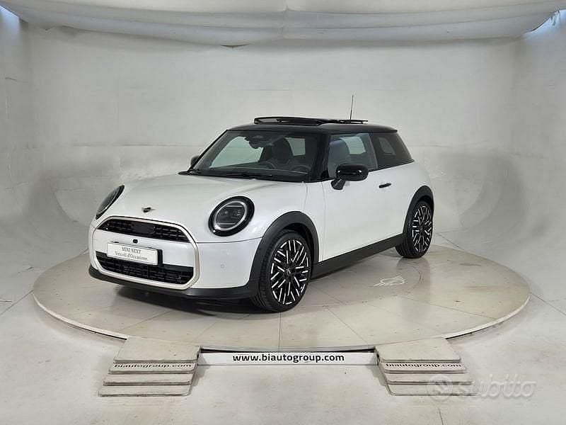 Bianco Usata 2024 Mini Cooper Favoured Utilitaria | 32.000 € (Buon prezzo) - Immagine 1/4