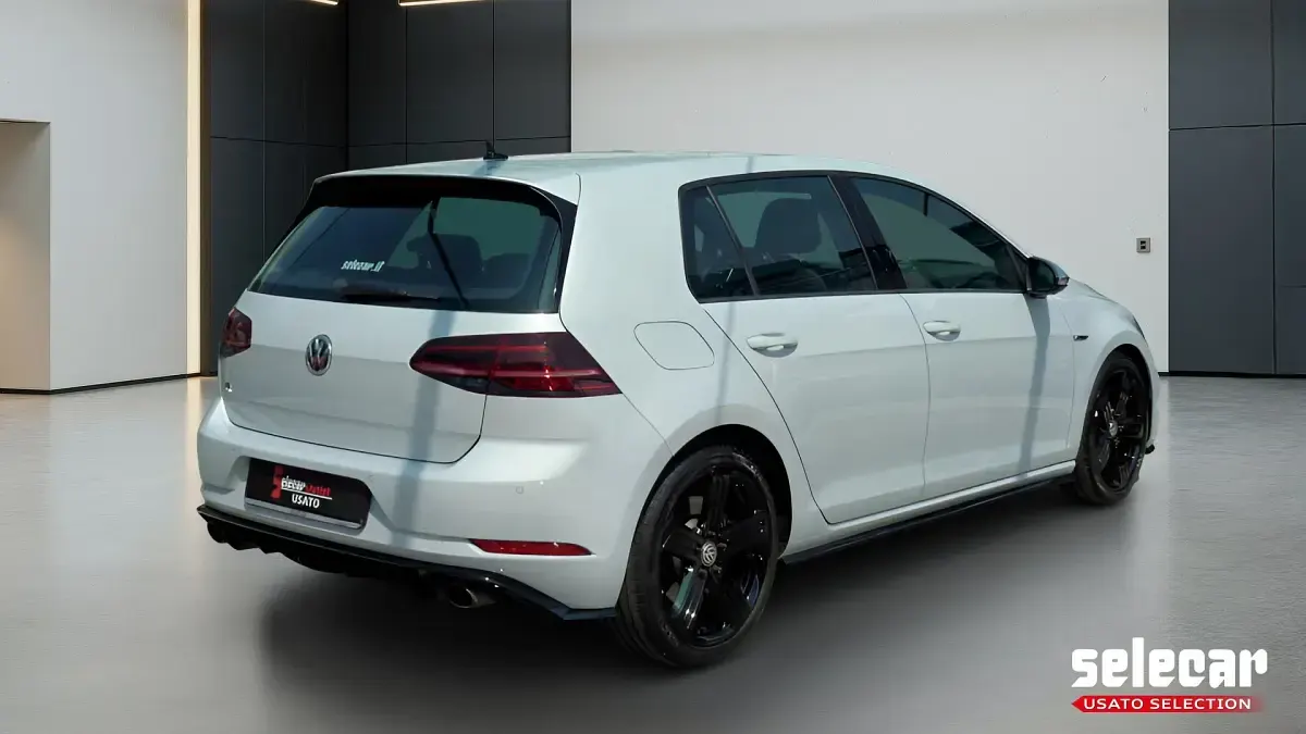 Usata VW Golf VII R 310 CV (228 kW) 2017 White silver Berlina