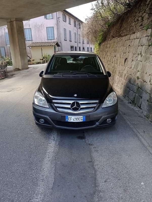 Usata Mercedes B180 Chrome 109 CV (80 kW) 2011 Grigio Monovolume