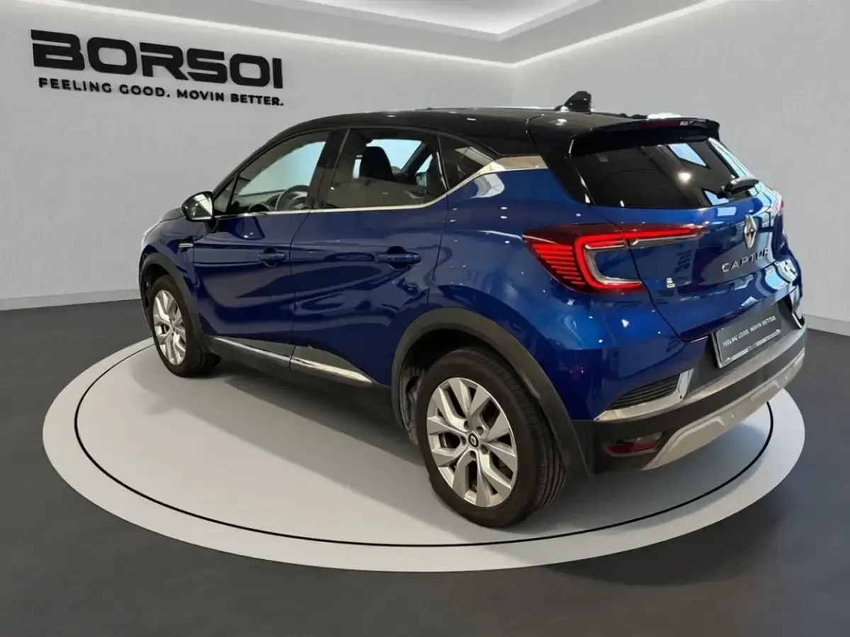 Usata Renault Captur Intens 94 CV (69 kW) 2022 Bic. blu marine / tetto nero SUV