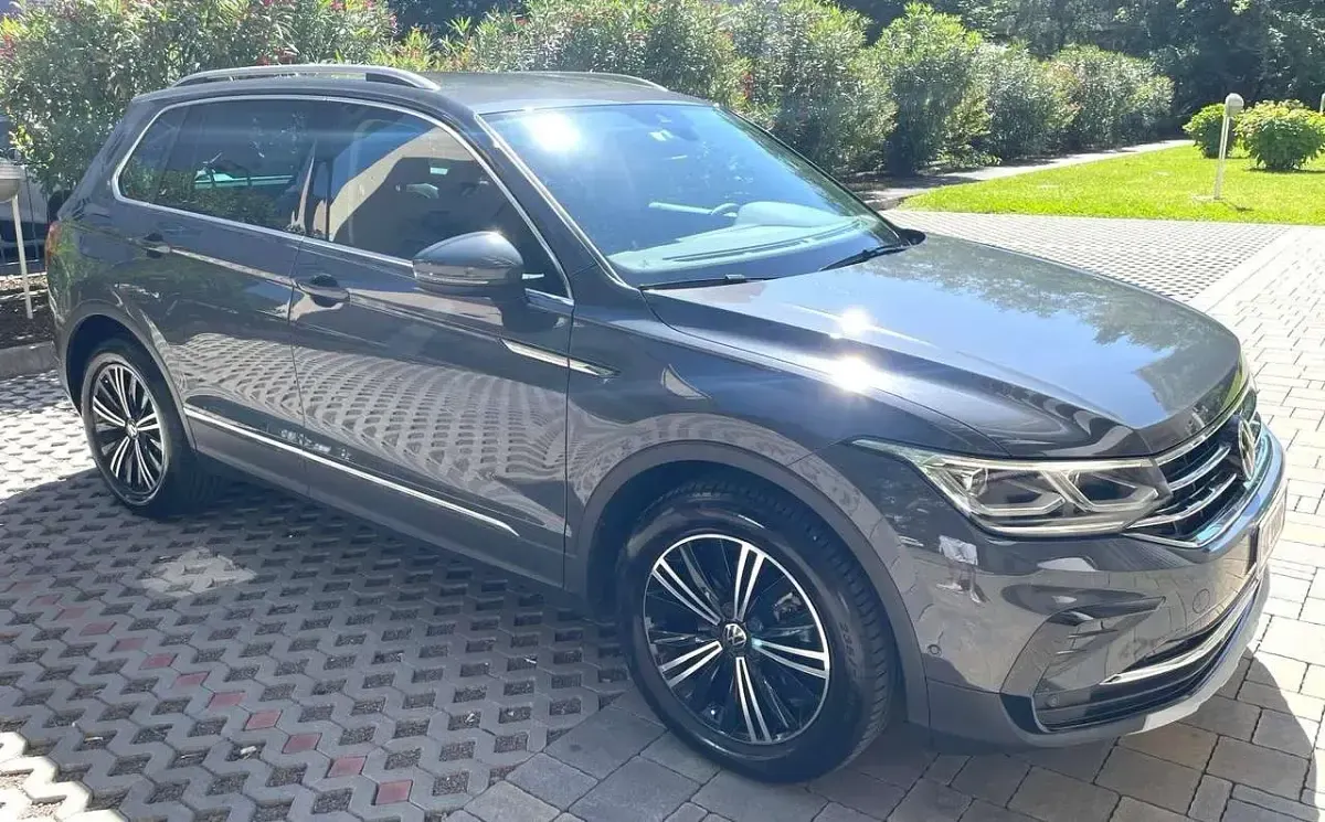 Usata VW Tiguan Elegance 150 CV (110 kW) 2022 Grigio delfino metallizzato SUV