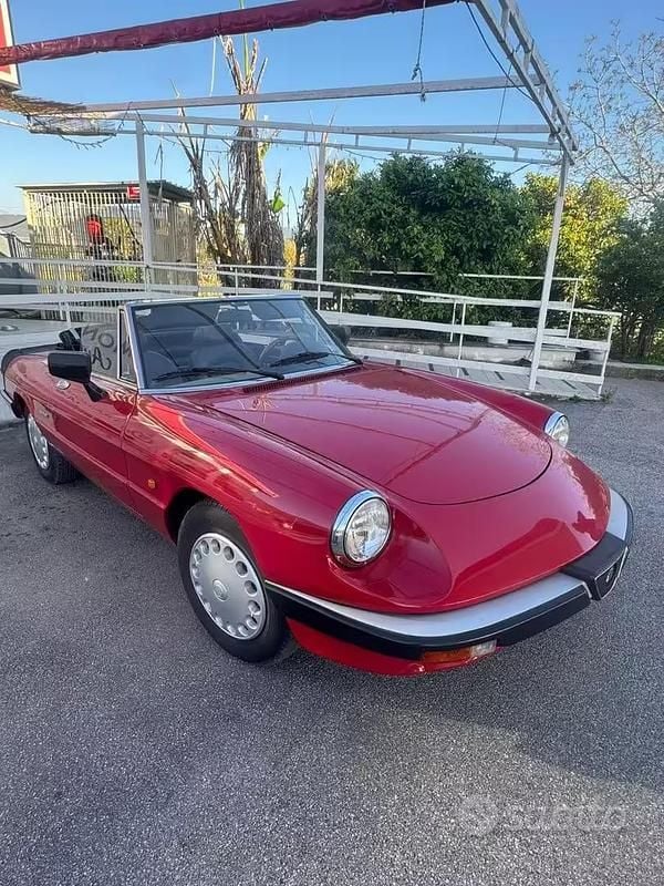 Usata Alfa Romeo Spider 109 CV (80 kW) 1989 Rosso Cabrio