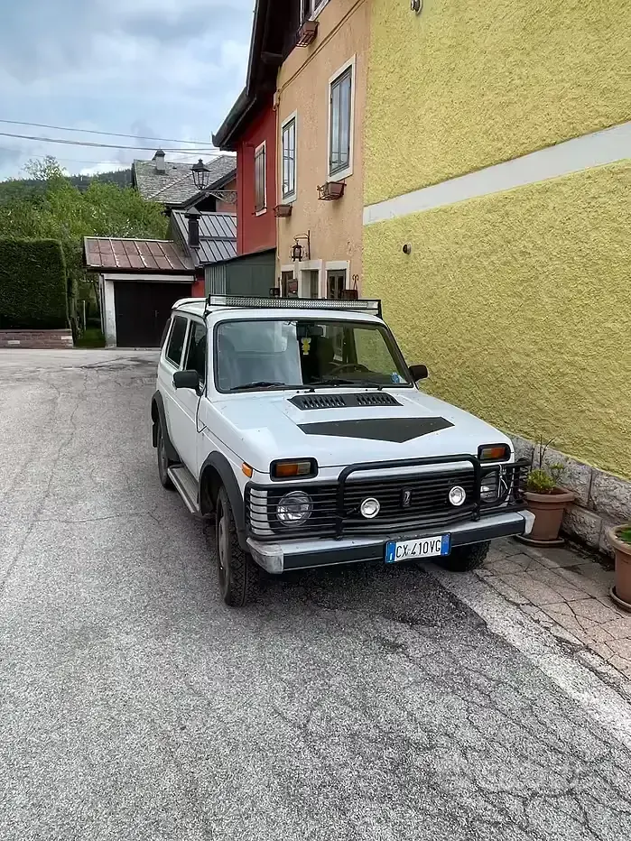 Usata Lada niva 81 CV (59 kW) 2005 Bianco SUV
