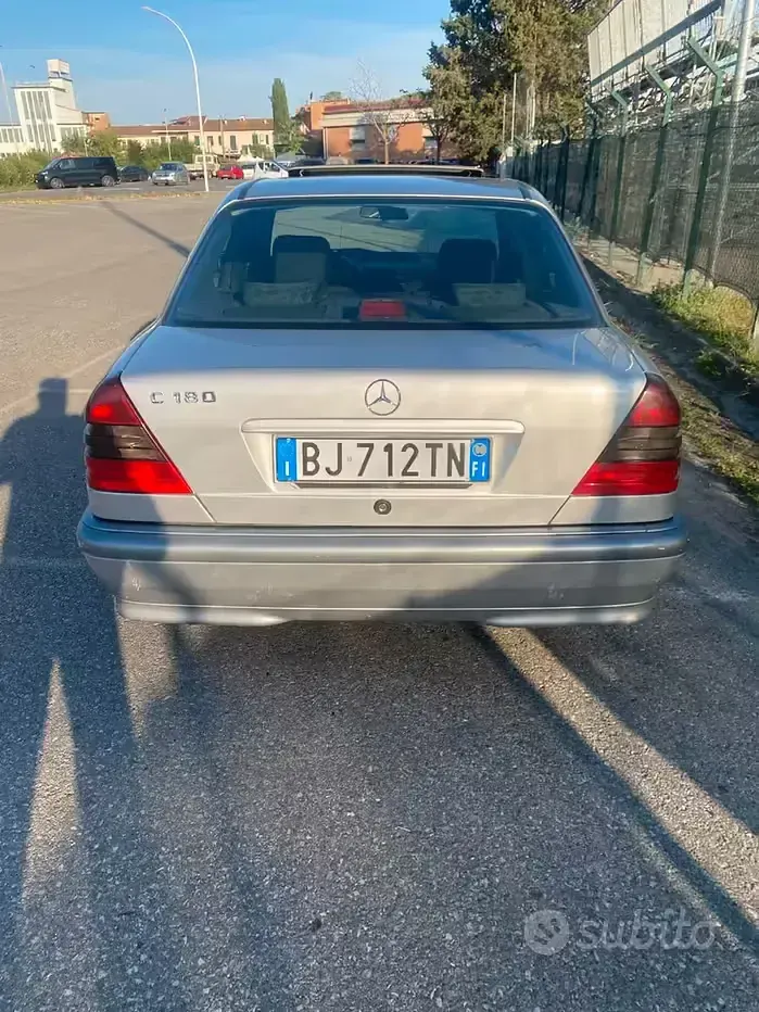 Usata Mercedes C180 122 CV (89 kW) 2000 Grigio Berlina