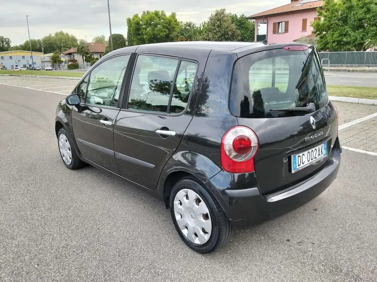 Usata Renault Modus 75 CV (55 kW) 2006 Nero Monovolume