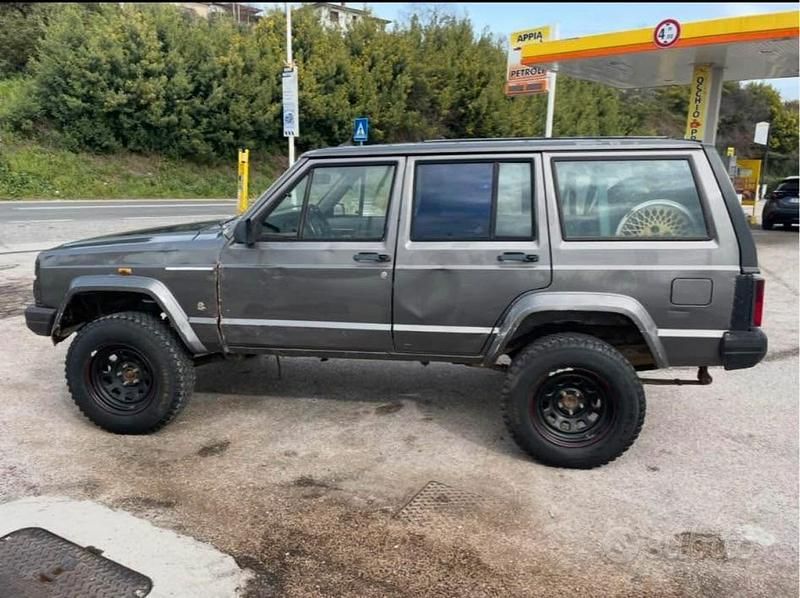Usata Jeep Cherokee 1989 Grigio SUV