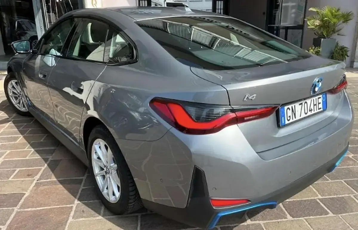 Usata BMW i4 Sport Line 105 kW (143 CV) 2023 Grigio Berlina