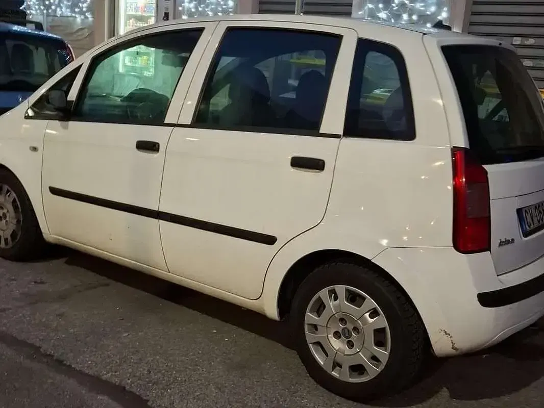 Usata Fiat Idea 69 CV (50 kW) 2005 Bianco Monovolume