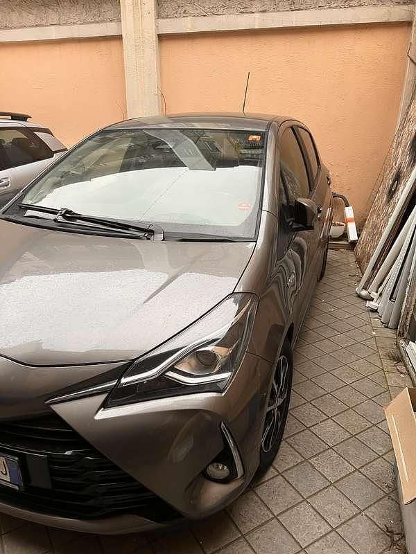 Usata Toyota Yaris Hybrid Edition 73 CV (53 kW) 2019 Berlina