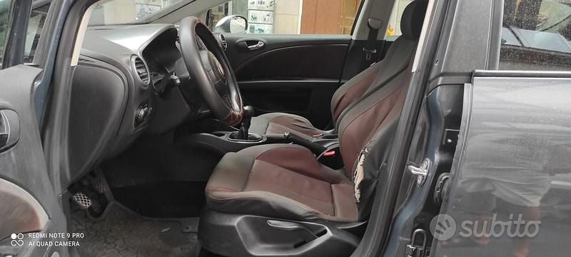 Usata Seat Leon 102 CV (75 kW) 2006 Grigio Utilitaria