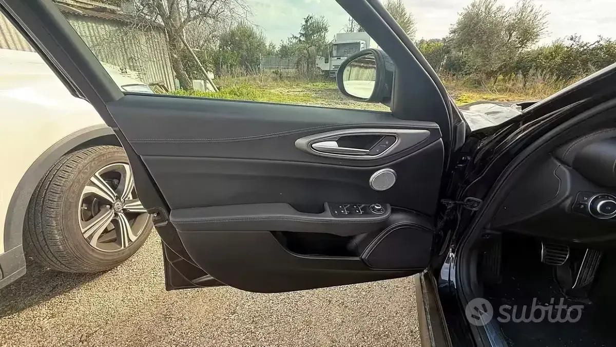 Usata Alfa Romeo Giulia Competizione 160 CV (117 kW) 2023 Nero Berlina