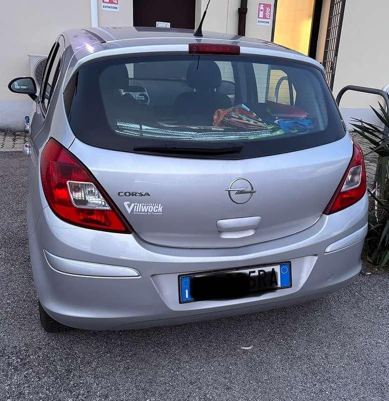 Usata Opel Corsa Cosmo 90 CV (66 kW) 2010 Argento Berlina