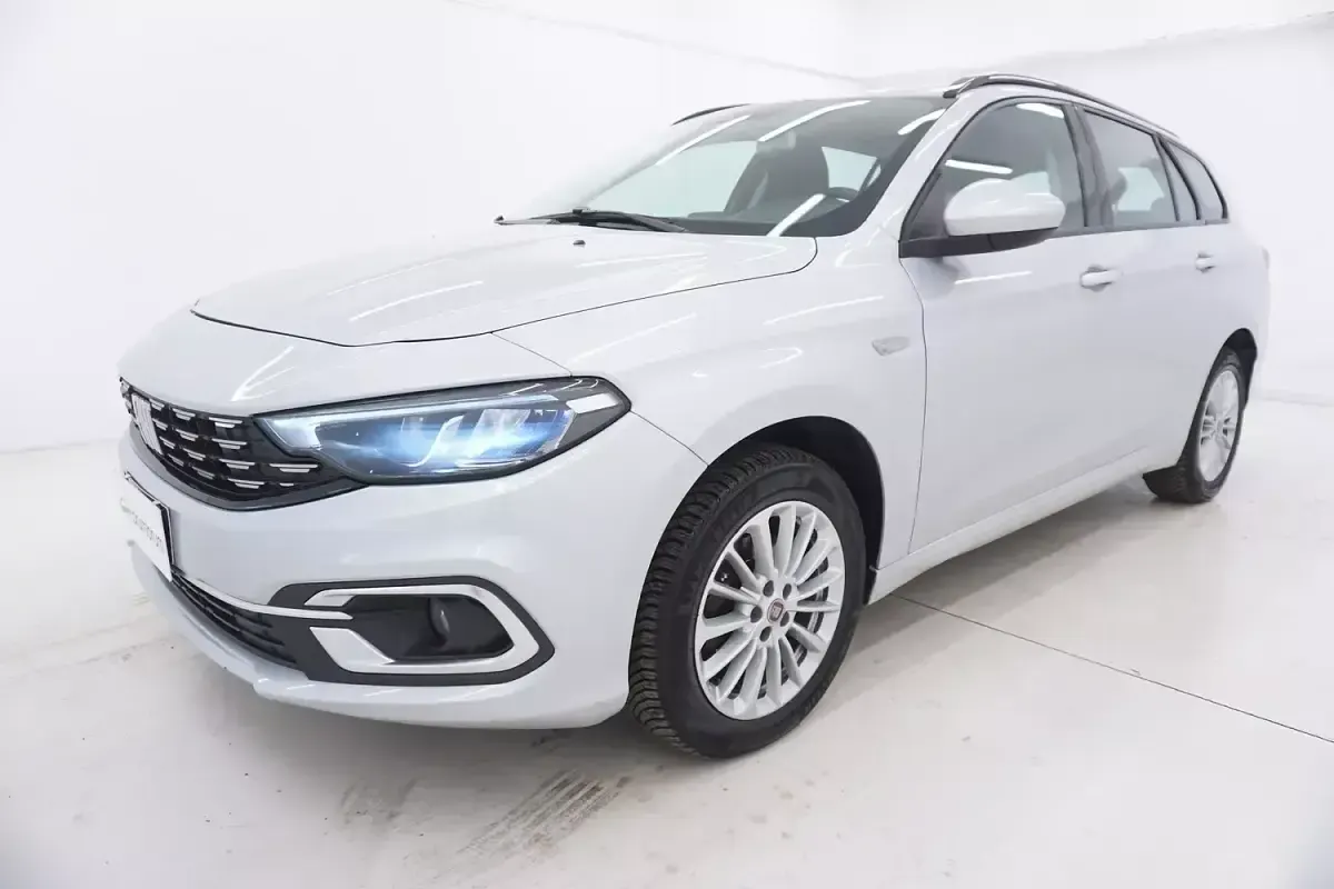 Usata Fiat Tipo Business 131 CV (96 kW) 2022 Argentoargento Station wagon