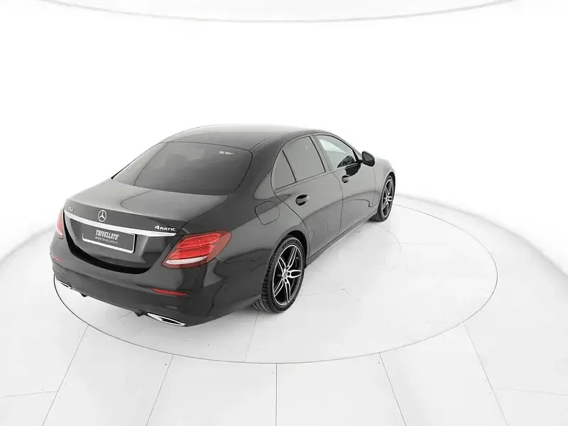 Usata Mercedes E220 Premium 194 CV (142 kW) 2021 Nero Berlina