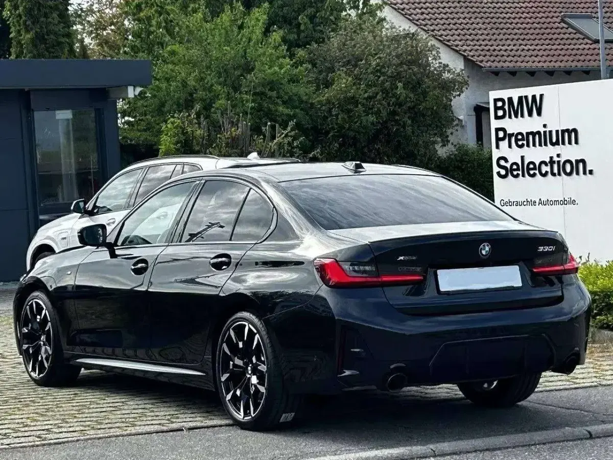 Usata BMW 330 M Sport 245 CV (180 kW) 2025 Nero zaffiro Berlina