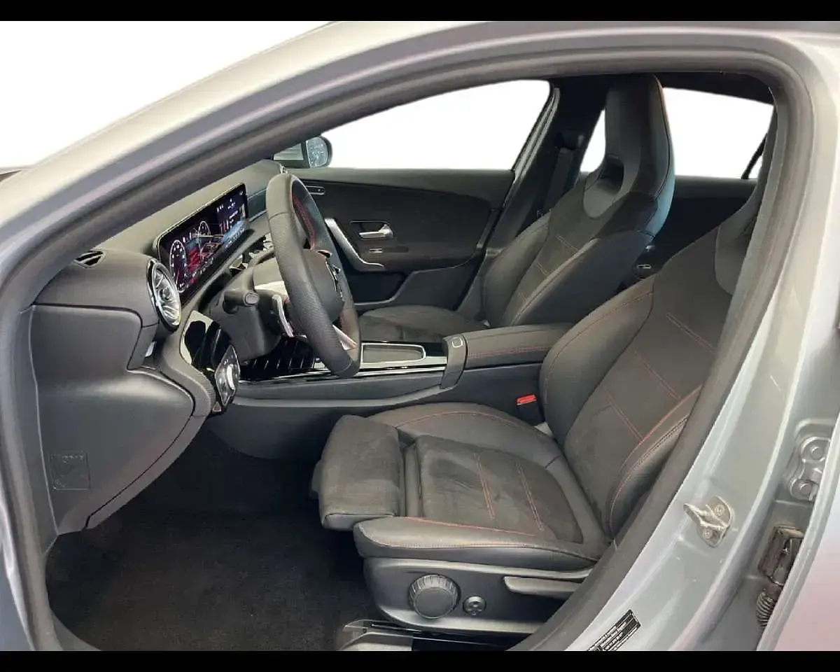 Usata Mercedes A180 AMG line 136 CV (100 kW) 2025 Argento Berlina