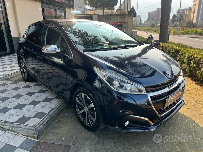 Usata Peugeot 208 Allure 82 CV (60 kW) 2016 Blu Utilitaria