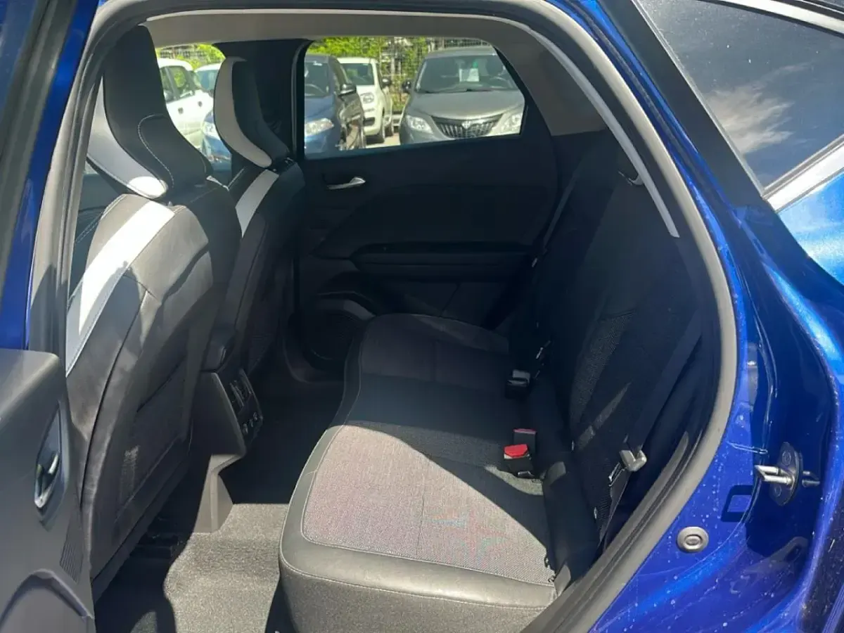 Usata Renault Captur Intens 101 CV (74 kW) 2023 Bruges SUV