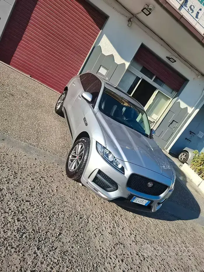 Usata Jaguar F-Pace 180 CV (132 kW) 2016 Grigio SUV