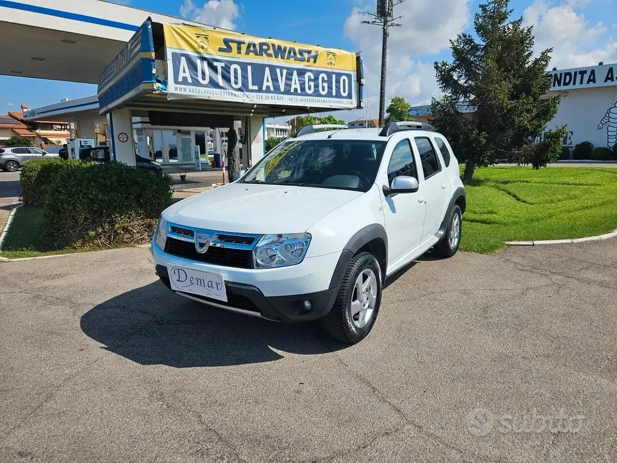Usata Dacia Duster Lauréate 105 CV (77 kW) 2010 Bianco SUV
