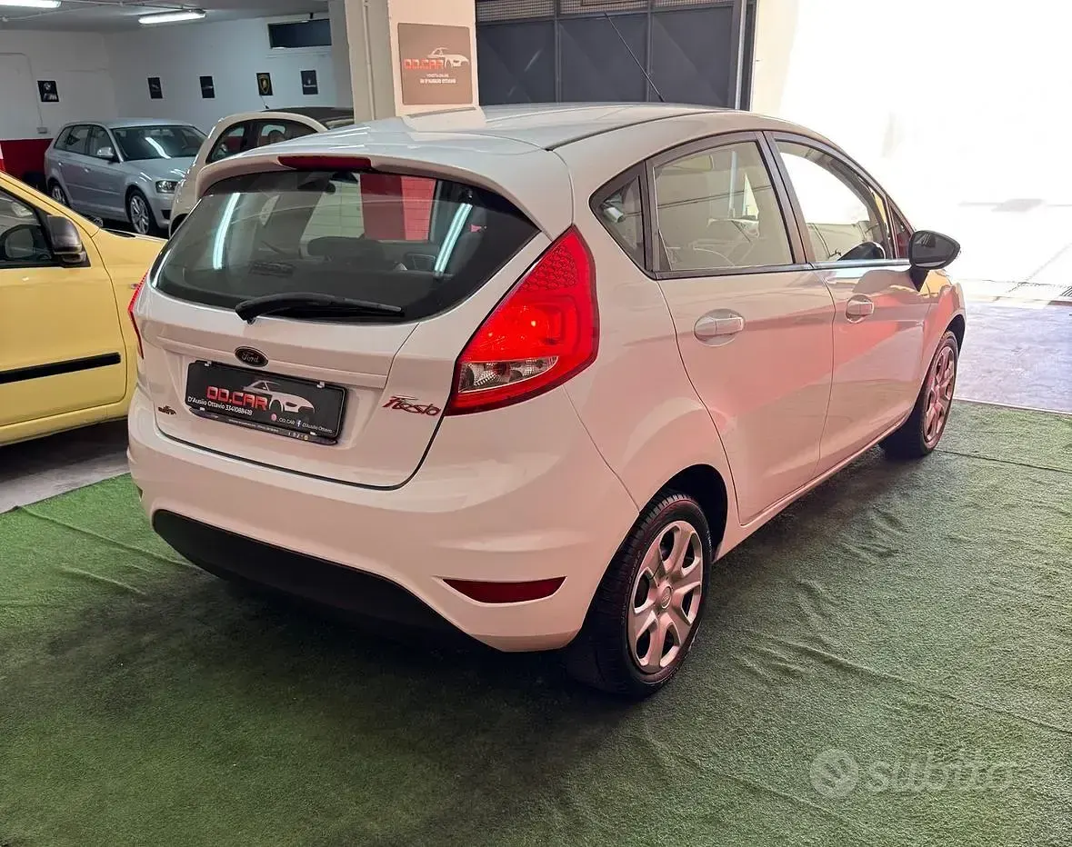 Usata Ford Fiesta 82 CV (60 kW) 2009 Bianco Berlina