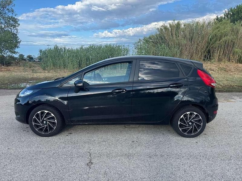 Usata Ford Fiesta 69 CV (50 kW) 2012 Nero Utilitaria
