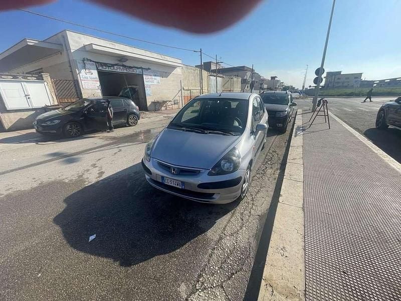 Usata Honda Jazz LS 77 CV (56 kW) 2003 Argento Utilitaria